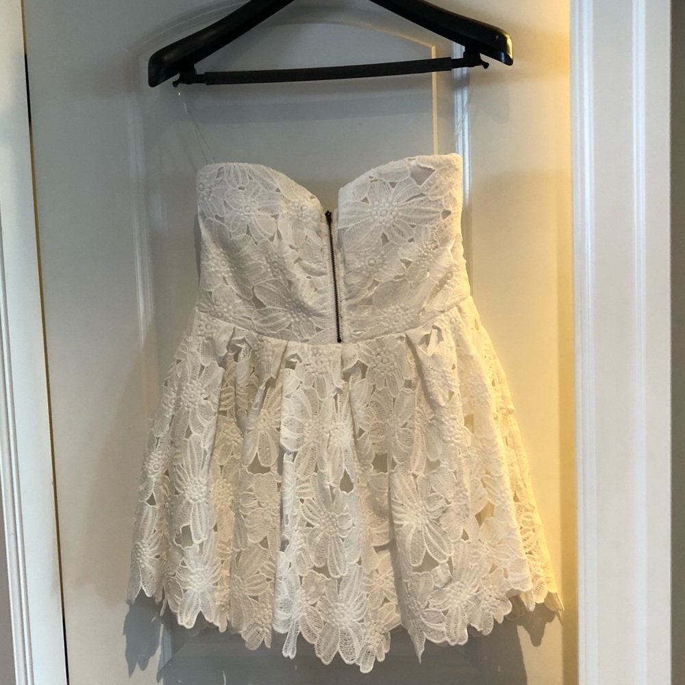 NWOT Pretty white dress